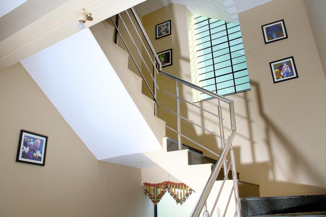 Yuvraj Lodge Osmanabad エクステリア 写真
