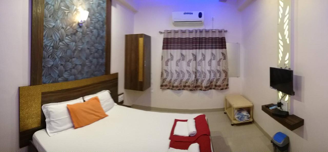Yuvraj Lodge Osmanabad エクステリア 写真