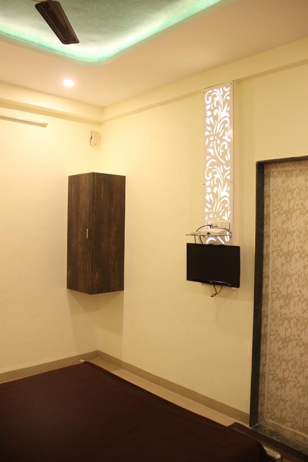 Yuvraj Lodge Osmanabad エクステリア 写真
