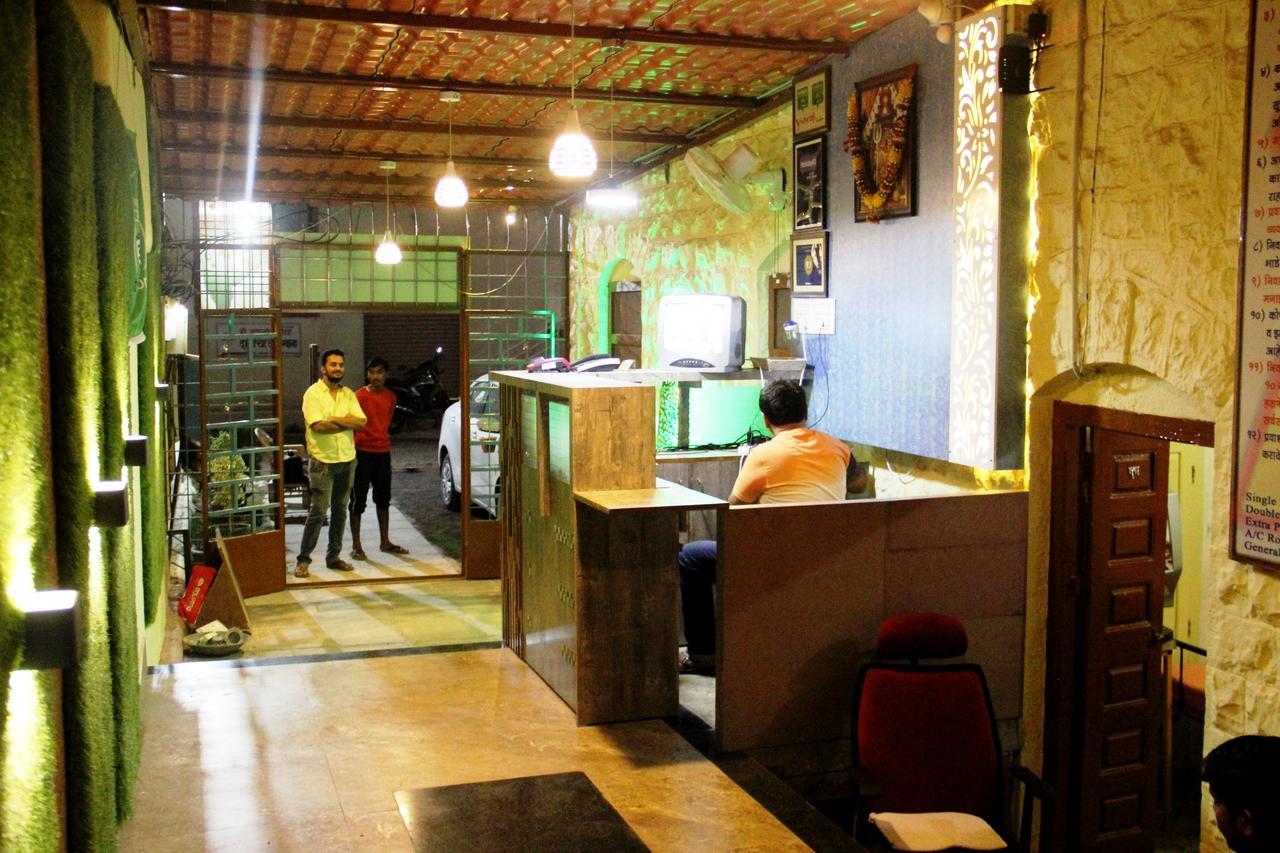 Yuvraj Lodge Osmanabad エクステリア 写真