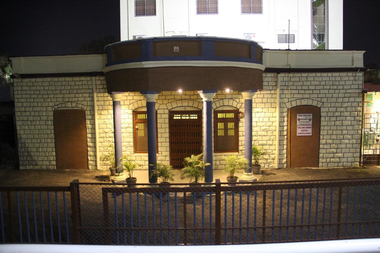 Yuvraj Lodge Osmanabad エクステリア 写真