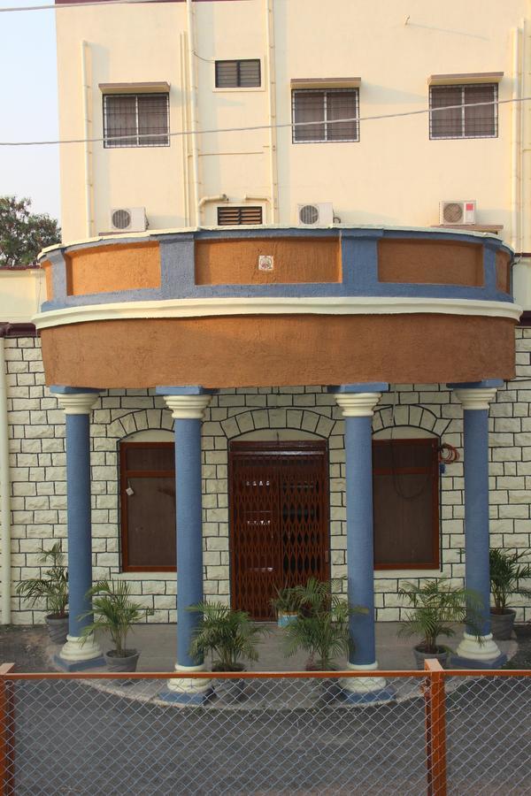 Yuvraj Lodge Osmanabad エクステリア 写真