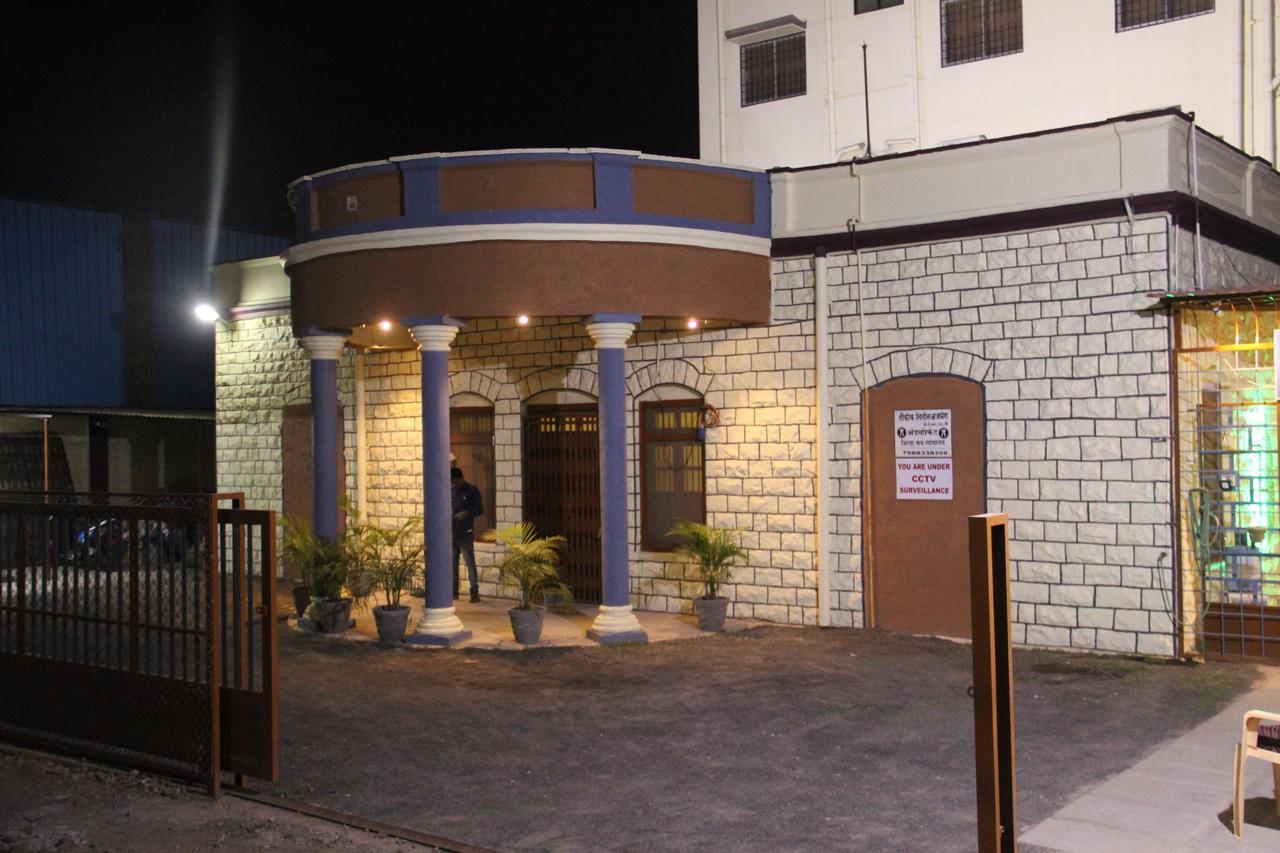 Yuvraj Lodge Osmanabad エクステリア 写真