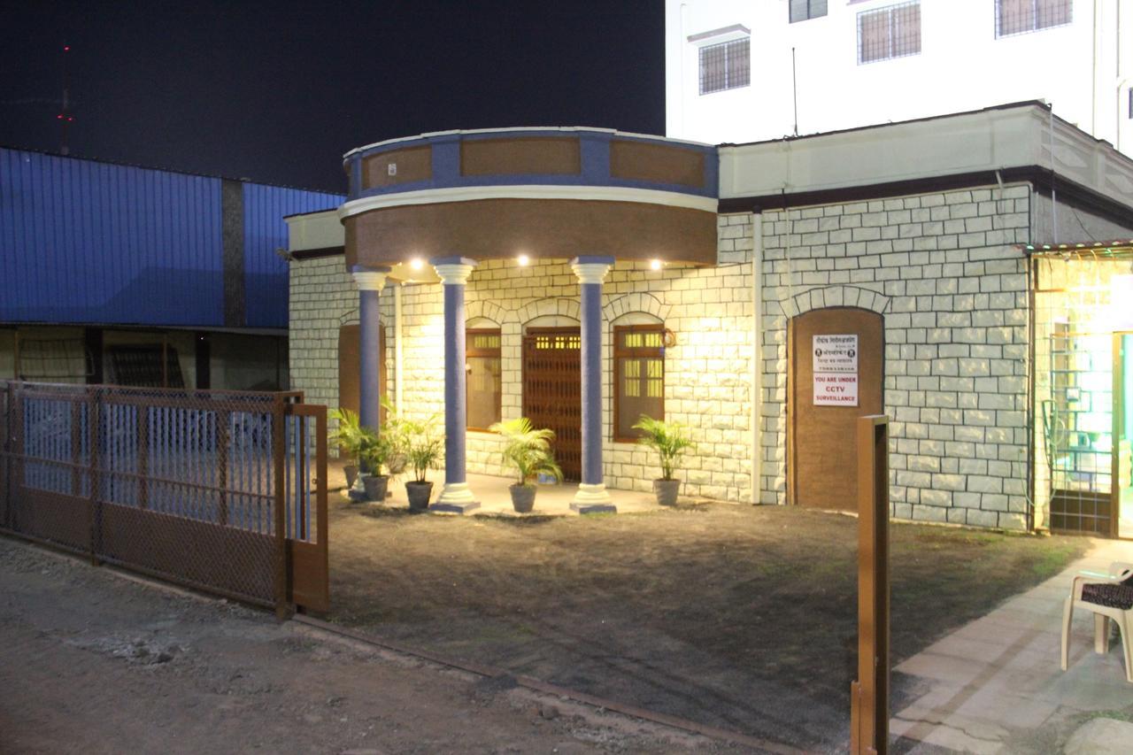 Yuvraj Lodge Osmanabad エクステリア 写真