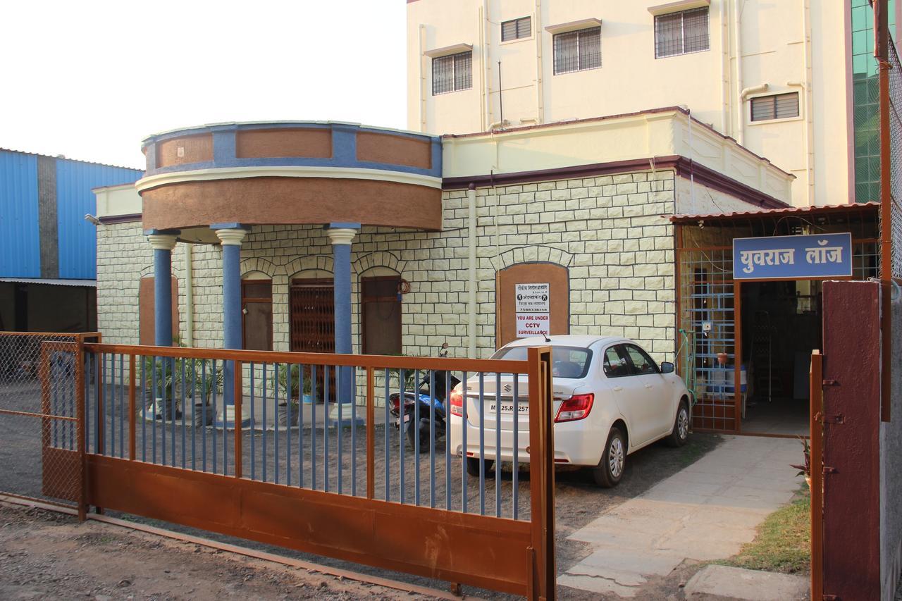 Yuvraj Lodge Osmanabad エクステリア 写真