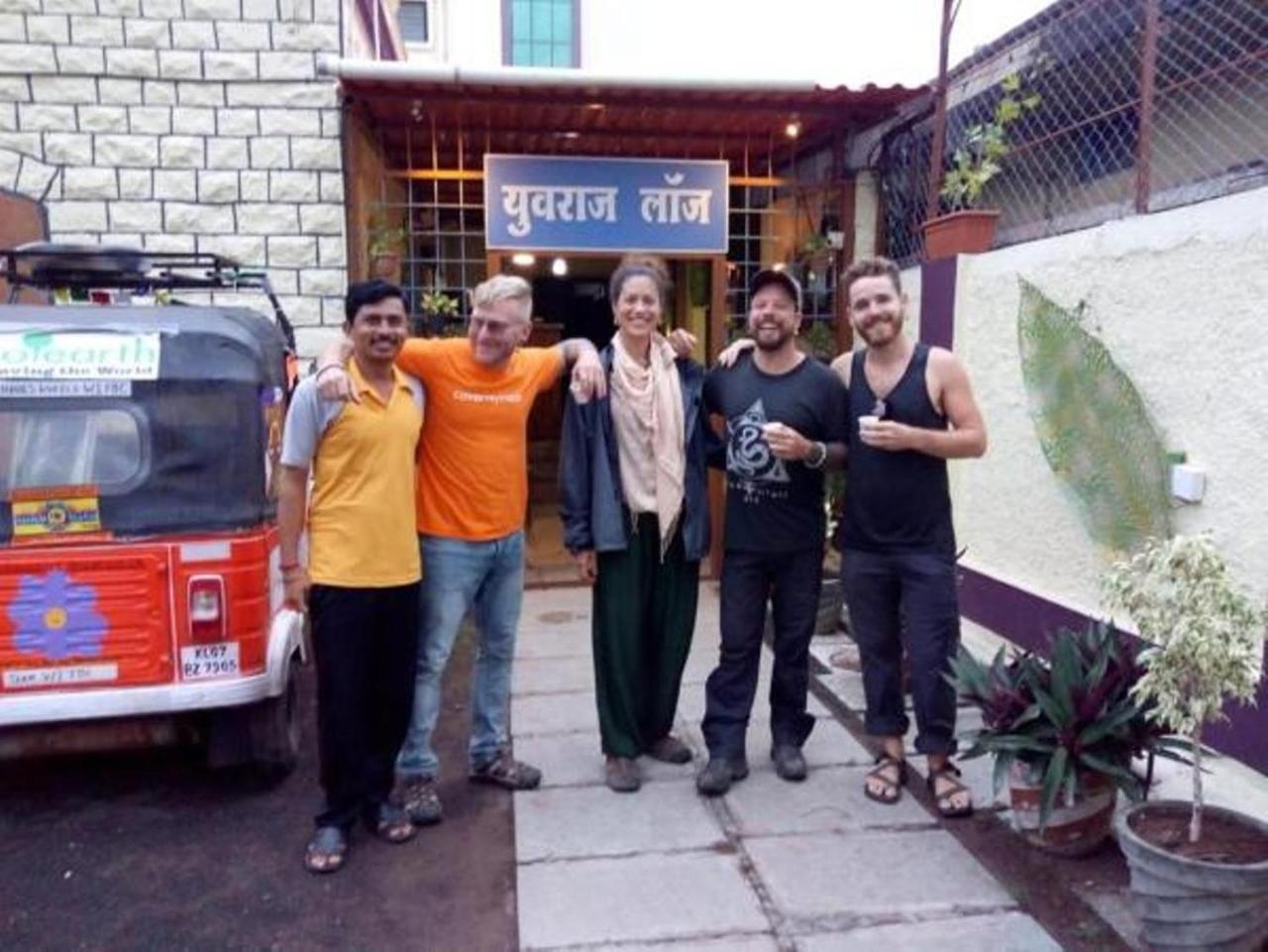 Yuvraj Lodge Osmanabad エクステリア 写真