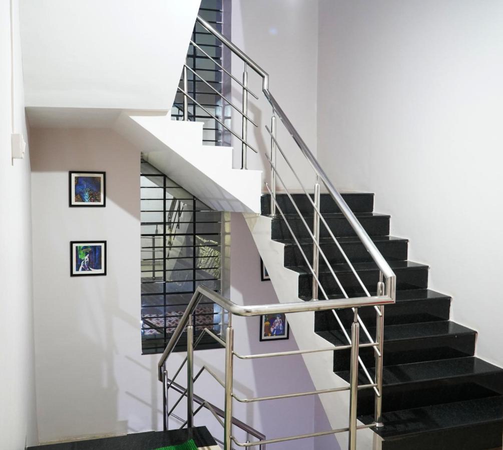 Yuvraj Lodge Osmanabad エクステリア 写真
