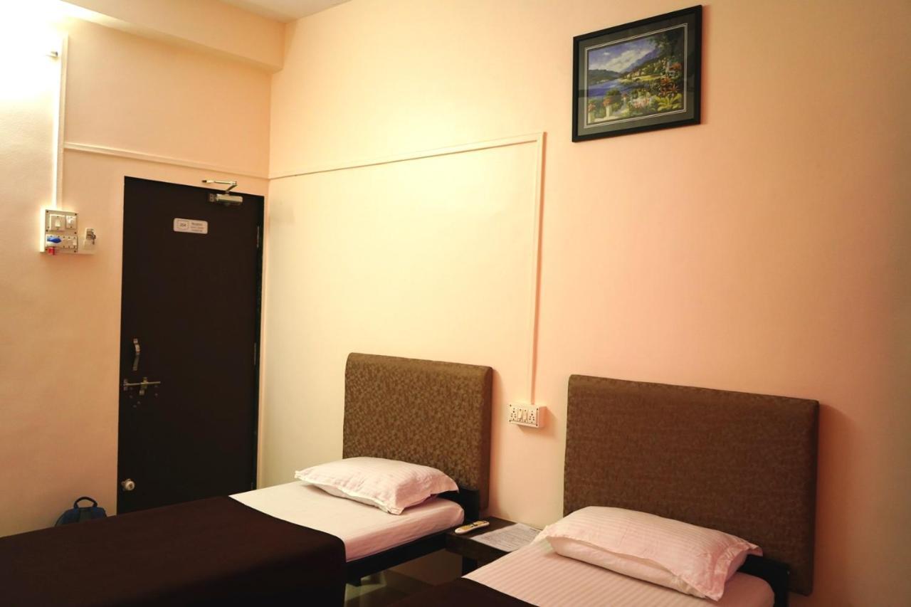 Yuvraj Lodge Osmanabad エクステリア 写真