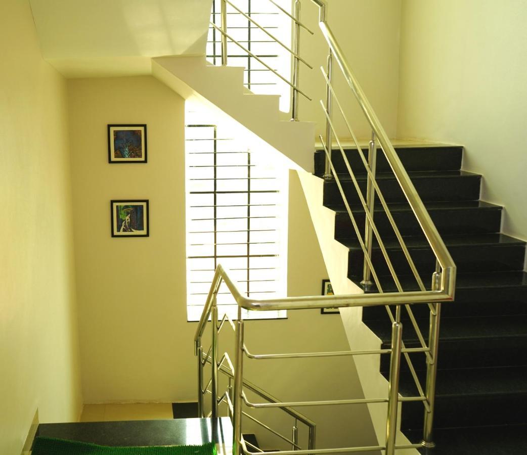 Yuvraj Lodge Osmanabad エクステリア 写真